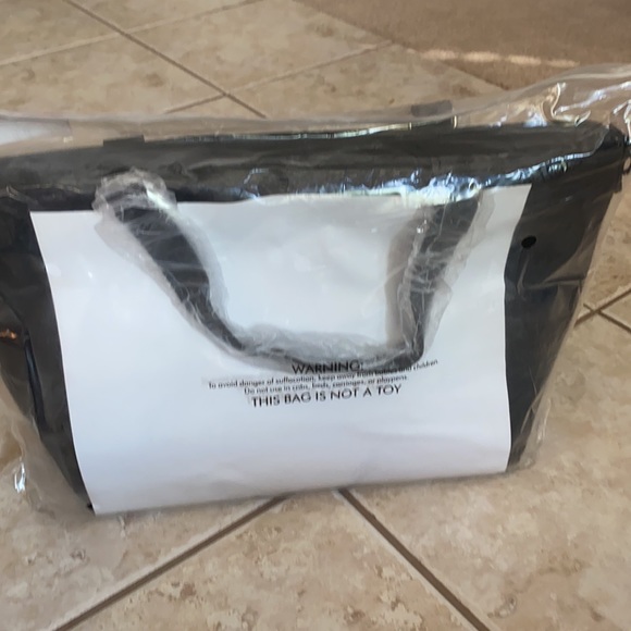 Thirty-One Black Beauty Pebble New Bag! - Picture 3 of 6